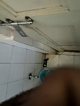 yourboy2000   online show from 10-15-25, 07:41