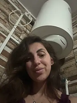 EmaSkyes online show from 09-28-25, 06:02