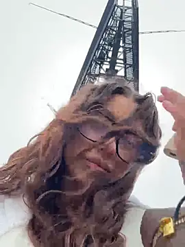 Leila Brooklyn online show from 04-20-26, 07:44