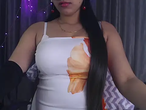 Snapshot of Sexy_Myra18 chatting on 02-06-25, 01:43 Sexy Myra18 online show from 02-06-25, 01:43
