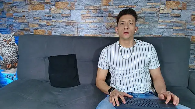 Snapshot of Maykol_Victoriasr chatting on 11-18-25, 06:51 Maykol Victoriasr online show from 11-18-25, 06:51