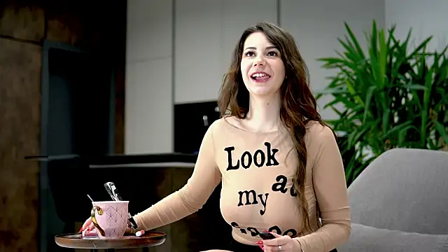 Snapshot of BelleSkye chatting on 02-25-25, 04:24 BelleSkye online show from 02-25-25, 04:24