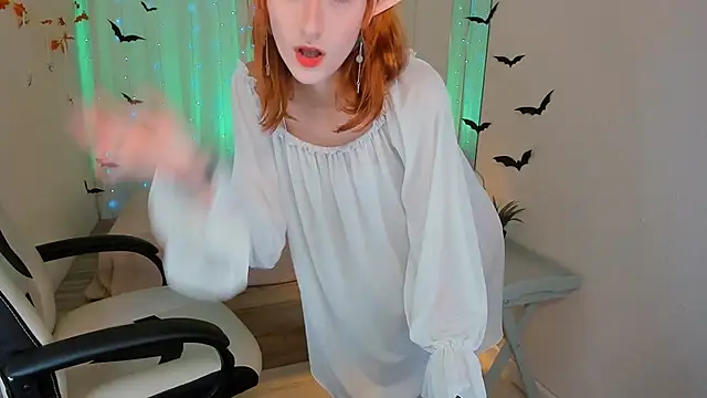 Snapshot of Lil_Melanie_ chatting on 10-27-25, 01:04 Lil Melanie online show from 10-27-25, 01:04