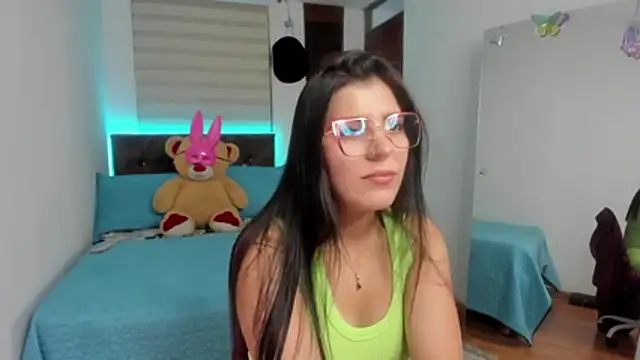 Snapshot of Luxxur69 chatting on 12-02-25, 12:27 Luxxur69 online show from 12-02-25, 12:27