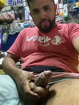 Snapshot of Sheik_z_o chatting on 03-18-25, 05:53 Sheik z o online show from 03-18-25, 05:53