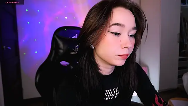 Snapshot of Kimiko__ chatting on 02-18-25, 10:05 Kimiko online show from 02-18-25, 10:05