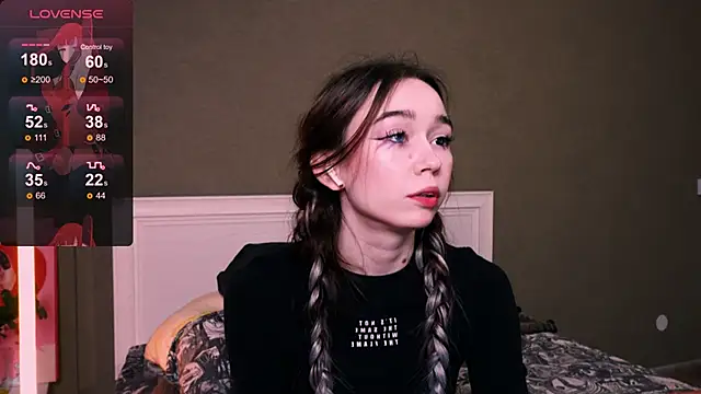 Snapshot of Kimiko__ chatting on 10-18-25, 08:09 Kimiko online show from 10-18-25, 08:09