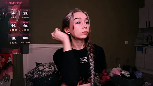 Snapshot of Kimiko__ chatting on 10-25-25, 11:40 Kimiko online show from 10-25-25, 11:40