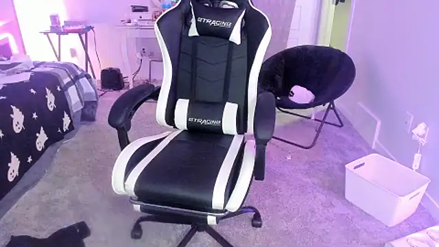 Snapshot of mollygordan chatting on 10-14-25, 03:07 mollygordan online show from 10-14-25, 03:07