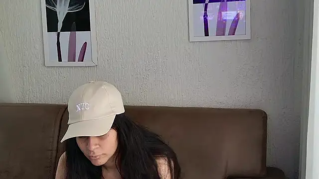 Snapshot of Blue_butterfly chatting on 01-19-25, 03:42 Blue butterfly online show from 01-19-25, 03:42