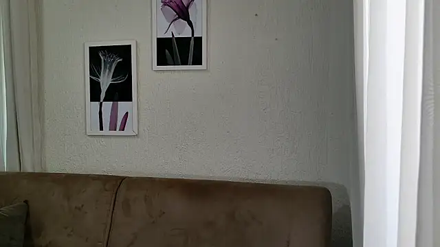 Snapshot of Blue_butterfly chatting on 03-16-25, 02:00 Blue butterfly online show from 03-16-25, 02:00