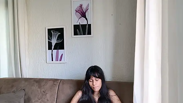 Snapshot of Blue_butterfly chatting on 03-17-25, 12:25 Blue butterfly online show from 03-17-25, 12:25