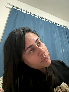 Snapshot of Blue_butterfly chatting on 09-29-25, 11:53 Blue butterfly online show from 09-29-25, 11:53