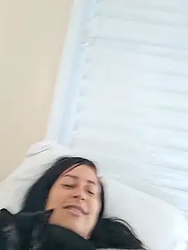 Snapshot of Blue_butterfly chatting on 11-23-25, 06:52 Blue butterfly online show from 11-23-25, 06:52