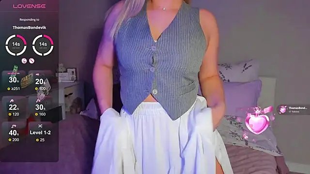 Snapshot of _Sarah_Soul_ chatting on 10-26-25, 12:27 Sarah Soul online show from 10-26-25, 12:27