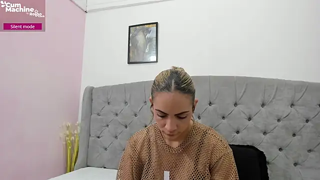 Snapshot of Valesskahall chatting on 11-04-25, 12:15 Valesskahall online show from 11-04-25, 12:15