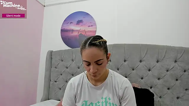 Snapshot of Valesskahall chatting on 11-14-25, 12:15 Valesskahall online show from 11-14-25, 12:15