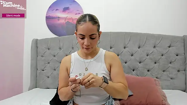 Snapshot of Valesskahall chatting on 11-15-25, 12:02 Valesskahall online show from 11-15-25, 12:02