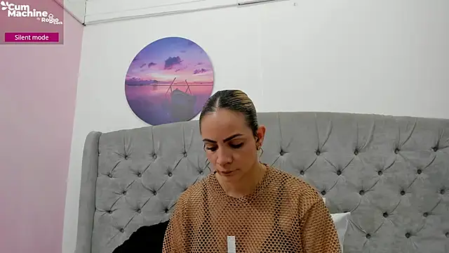 Snapshot of Valesskahall chatting on 11-19-25, 11:54 Valesskahall online show from 11-19-25, 11:54