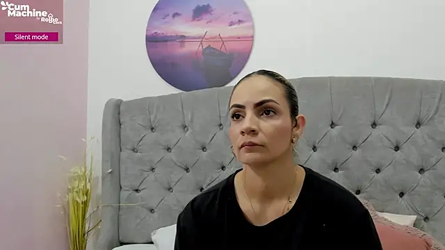 Snapshot of Valesskahall chatting on 11-20-25, 12:05 Valesskahall online show from 11-20-25, 12:05