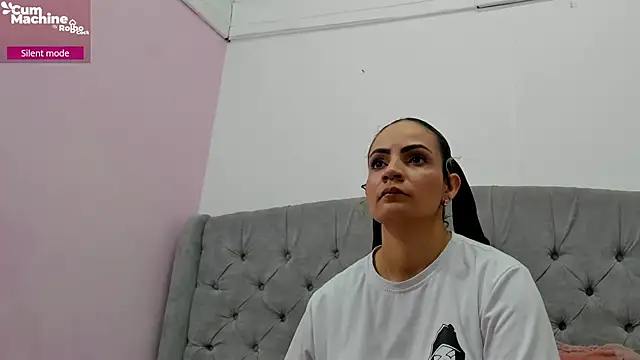 Snapshot of Valesskahall chatting on 12-05-25, 12:14 Valesskahall online show from 12-05-25, 12:14