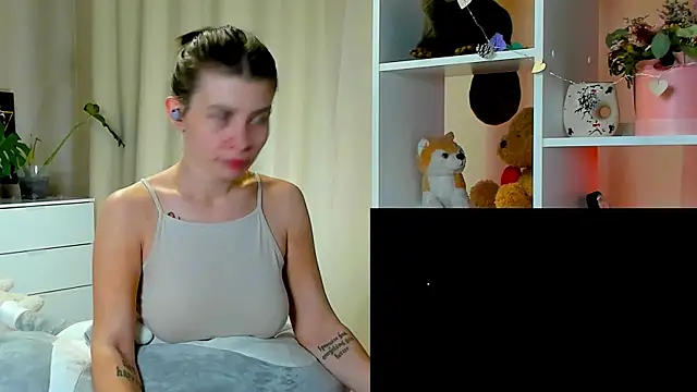 Snapshot of callmetori chatting on 12-23-24, 02:17 callmetori online show from 12-23-24, 02:17