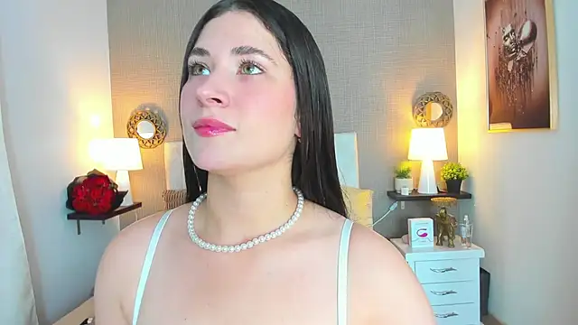 Snapshot of ValeryLovee chatting on 12-15-25, 03:00 ValeryLovee online show from 12-15-25, 03:00