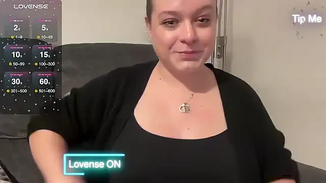 NaughtyWifeUK online show from 12-17-24, 10:22