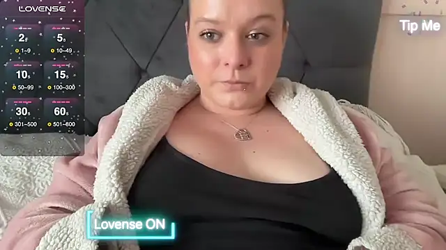 NaughtyWifeUK online show from 02-17-25, 04:04