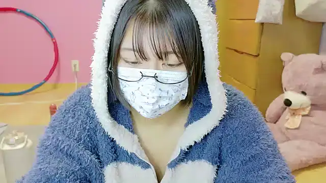 Snapshot of _usya_2525 chatting on 11-10-25, 04:17 usya 2525 online show from 11-10-25, 04:17