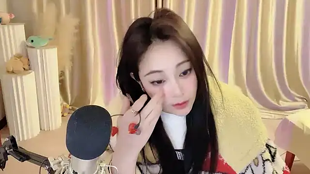 Daisy-77 online show from 03-16-25, 06:01