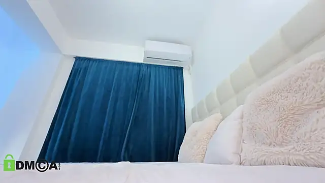 Snapshot of ScarlettAndTom chatting on 01-28-25, 11:39 ScarlettAndTom online show from 01-28-25, 11:39