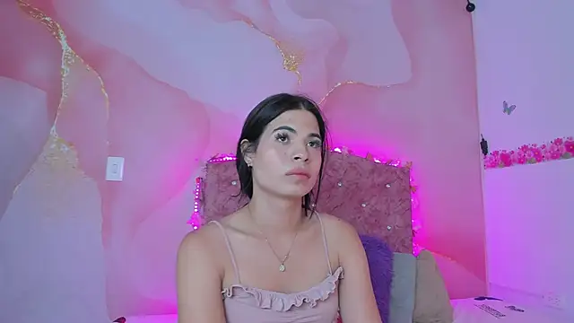 Snapshot of Daisy__rose chatting on 01-20-25, 03:04 Daisy rose online show from 01-20-25, 03:04