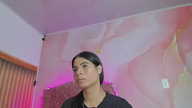 Snapshot of Daisy__rose chatting on 09-22-25, 02:57 Daisy rose online show from 09-22-25, 02:57