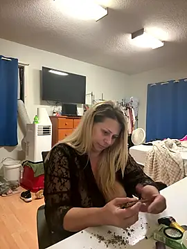 Snapshot of Hotslut187 chatting on 01-18-26, 03:10 Hotslut187 online show from 01-18-26, 03:10