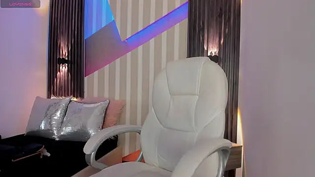 emily layton online show from 02-12-25, 02:32