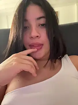 Snapshot of RileySkye chatting on 05-08-26, 06:13 RileySkye online show from 05-08-26, 06:13