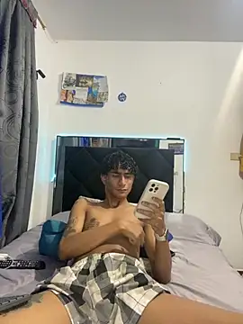 derreck models online show from 03-06-26, 03:25