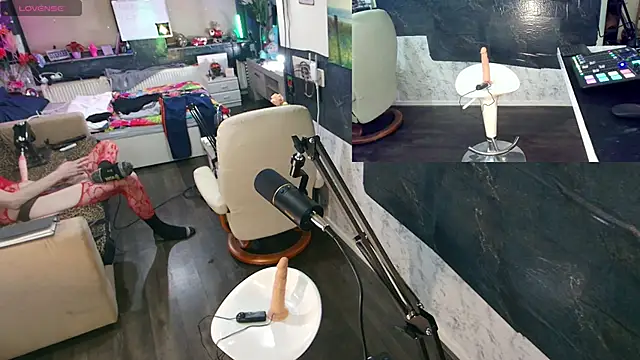 Snapshot of Doggyray44 chatting on 12-20-24, 01:25 Doggyray44 online show from 12-20-24, 01:25