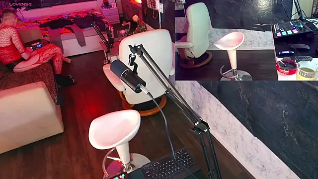 Snapshot of Doggyray44 chatting on 12-21-24, 01:10 Doggyray44 online show from 12-21-24, 01:10