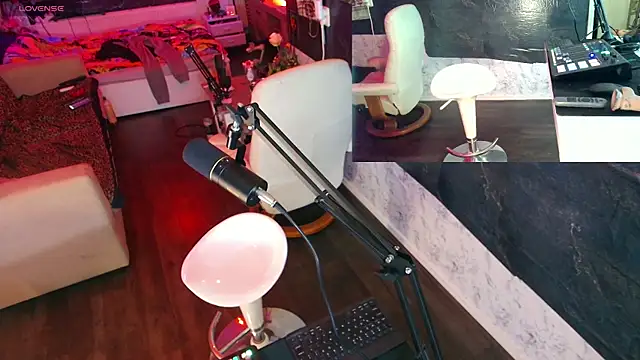 Snapshot of Doggyray44 chatting on 12-22-24, 03:44 Doggyray44 online show from 12-22-24, 03:44