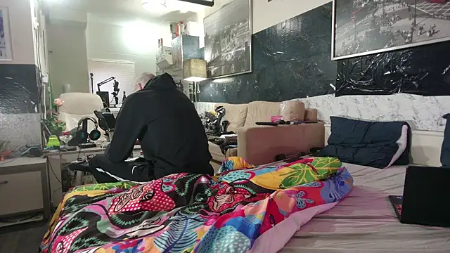 Snapshot of Doggyray44 chatting on 03-23-25, 06:16 Doggyray44 online show from 03-23-25, 06:16