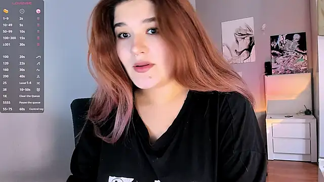 Snapshot of July_Slowdive chatting on 12-03-24, 12:06 July Slowdive online show from 12-03-24, 12:06