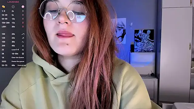 Snapshot of July_Slowdive chatting on 12-03-24, 03:11 July Slowdive online show from 12-03-24, 03:11