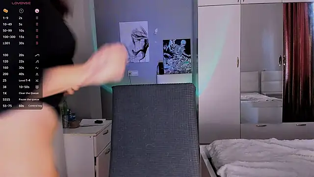 Snapshot of July_Slowdive chatting on 01-05-25, 12:31 July Slowdive online show from 01-05-25, 12:31