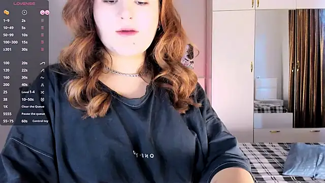 Snapshot of July_Slowdive chatting on 01-27-25, 12:48 July Slowdive online show from 01-27-25, 12:48