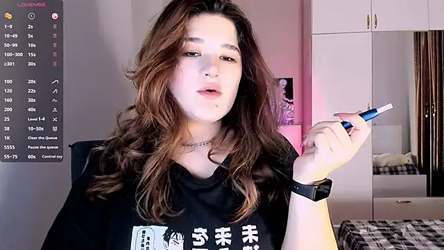 Snapshot of July_Slowdive chatting on 02-04-25, 01:48 July Slowdive online show from 02-04-25, 01:48