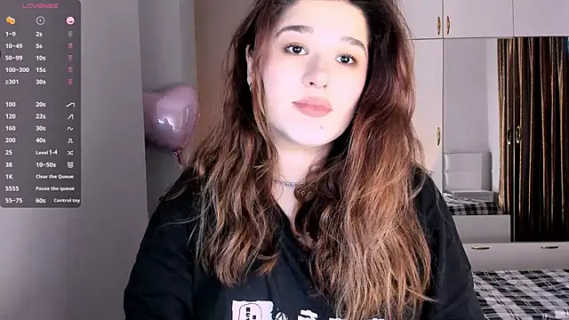 Snapshot of July_Slowdive chatting on 02-15-25, 02:11 July Slowdive online show from 02-15-25, 02:11