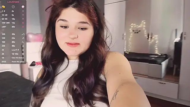 Snapshot of July_Slowdive chatting on 10-12-25, 11:53 July Slowdive online show from 10-12-25, 11:53