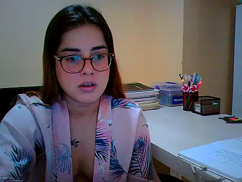 Snapshot of maliamiller chatting on 10-25-25, 08:36 maliamiller online show from 10-25-25, 08:36